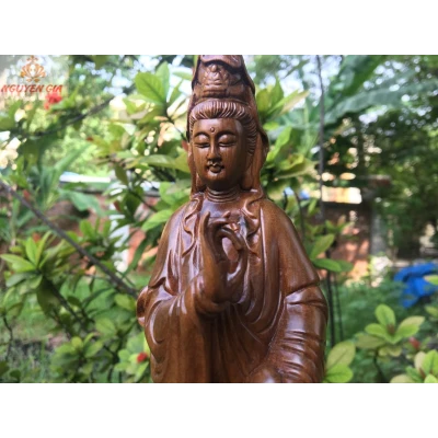 Tượng Quan thế âm bồ tát gỗ Bách Xanh cao 30 cm