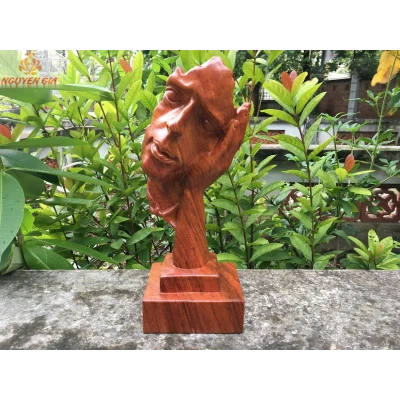 Tượng nghệ thuật không nghe bằng gỗ Hương