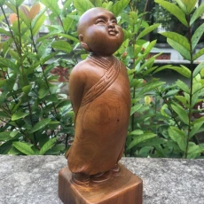 Tượng gỗ vạn sự tùy duyên gỗ bách xanh cao 20 cm