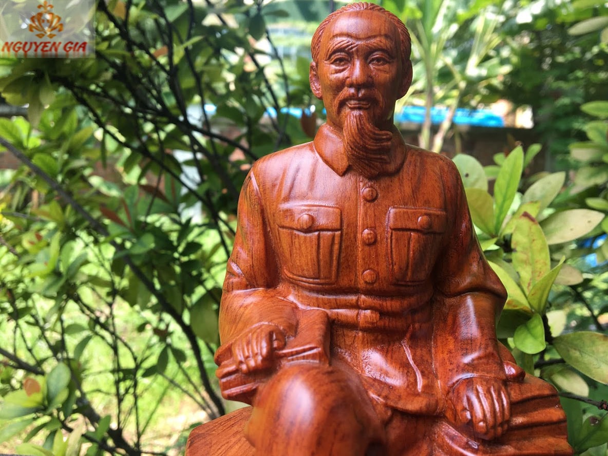 Tượng B&aacute;c Hồ